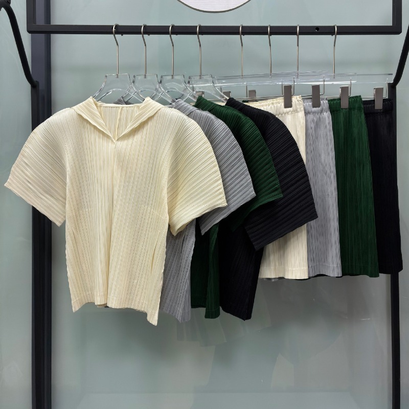 Miyake Pleated Hoodie and Shor - Women'S Fashion Sweatshirts recensione e prezzo