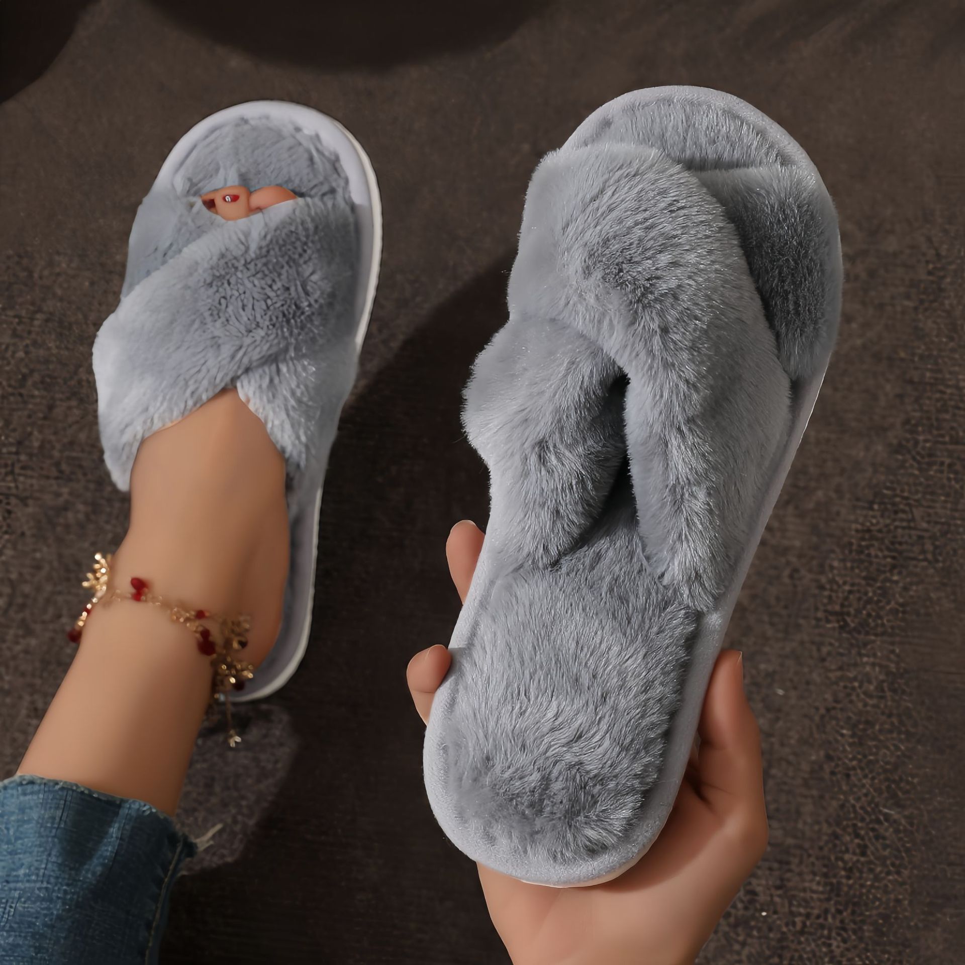 Home Fuzzy Cross Slipper Women - Women'S Fashion Winter 2025 recensione e prezzo